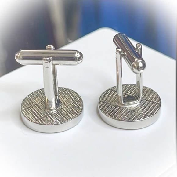 💕Beautiful Round Silvertone Cufflinks with Abalone Shell and CZ clear stones💕 - Picture 7 of 8